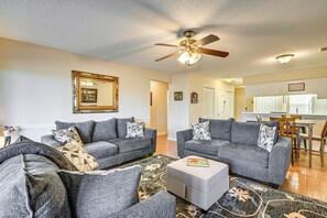 Interior - 8 Mi to Boardwalk & Beach: Windsor Green Condo! (Myrtle Beach)