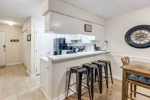 Interior - 8 Mi to Boardwalk & Beach: Windsor Green Condo! (Myrtle Beach)