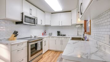 House (2 Bedrooms) | Interior