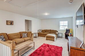 Interior - 15 Mi to Dtwn Huntsville: Newly Built Home! (New Market)