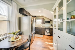 Apartment (2 Bedrooms) | Interior - Family-friendly Main St Gloucester Apt w/ Balcony! (Gloucester)