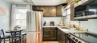 Family-friendly Main St Gloucester Apt w/ Balcony!