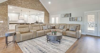 7 Mi to Talladega Superspeedway: Home w/ Lake View