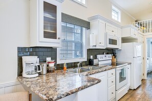 Cottage (1 Bedroom) | Interior - Pool Access + Views: Serene Cottage at Lake Norman (Sherrills Ford)