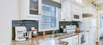 Pool Access + Views: Serene Cottage at Lake Norman