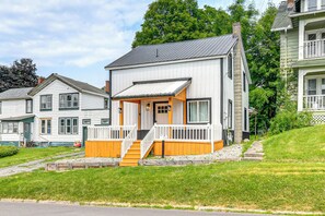 House (3 Bedrooms) | Interior - Walk to Town: Oswego River Escape w/ Marina Views (Phoenix)