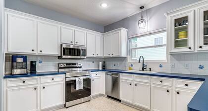 < 1 Mi to Boat Ramp: Waterfront Lake Conroe Home!