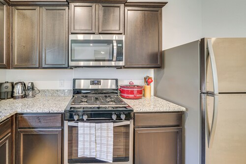 8 Mi to Lackland Afb: Pet-friendly Home w/ Yard!