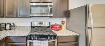 8 Mi to Lackland Afb: Pet-friendly Home w/ Yard!