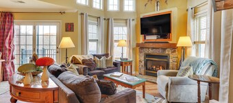< 1 Mi to Mountain Creek Resort: Condo w/ Balcony