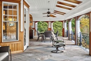 屋外ダイニングエリア