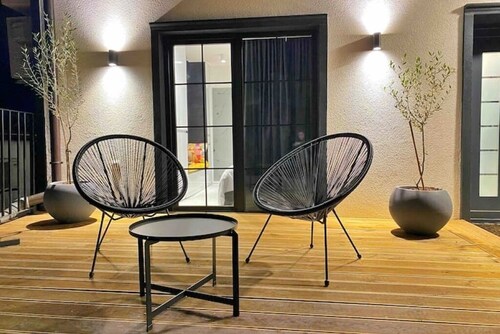 Patio & Lake View ⭐️ Old Town Stylish & Central