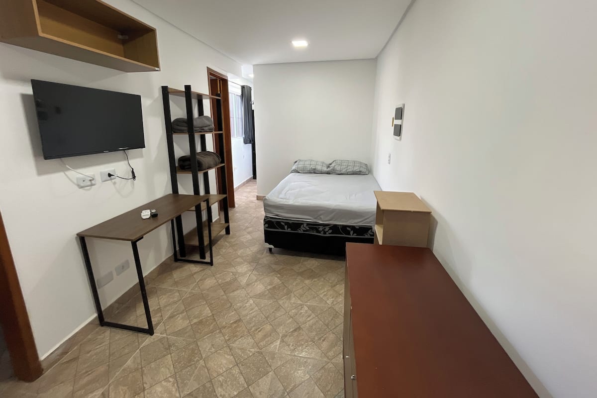 1 habitación, wifi gratis y ropa de cama