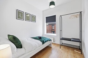 3 bedrooms, iron/ironing board, WiFi, bed sheets - Mid-Long Stay| Contractors | Families | Relocators Free Parking & Fast Wi-FI (Lincoln)