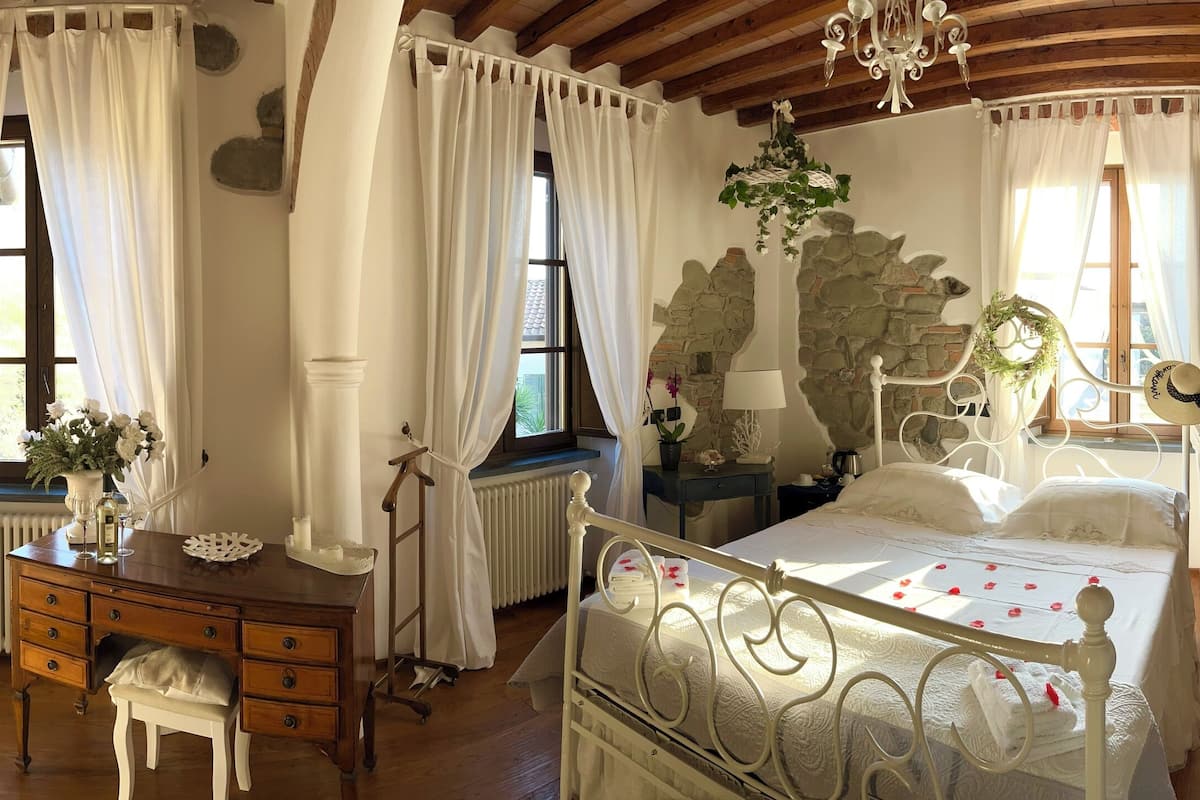 Deluxe Room, Garden View | Iron/ironing board, free WiFi, bed sheets