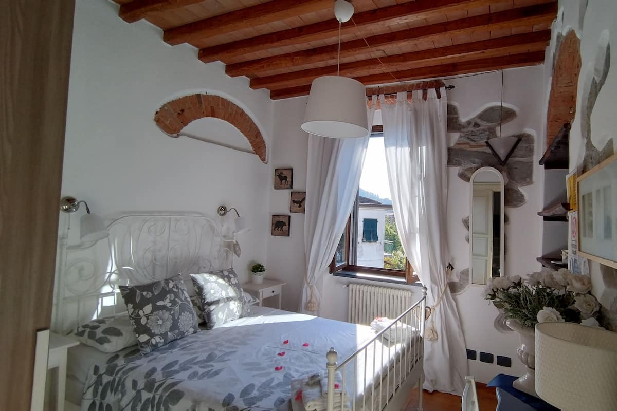 Comfort Double Room, Courtyard View | Iron/ironing board, free WiFi, bed sheets