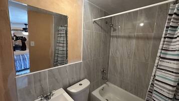 Room, 1 Bedroom | Bathroom