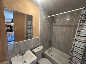 Kamer, 1 slaapkamer | Badkamer