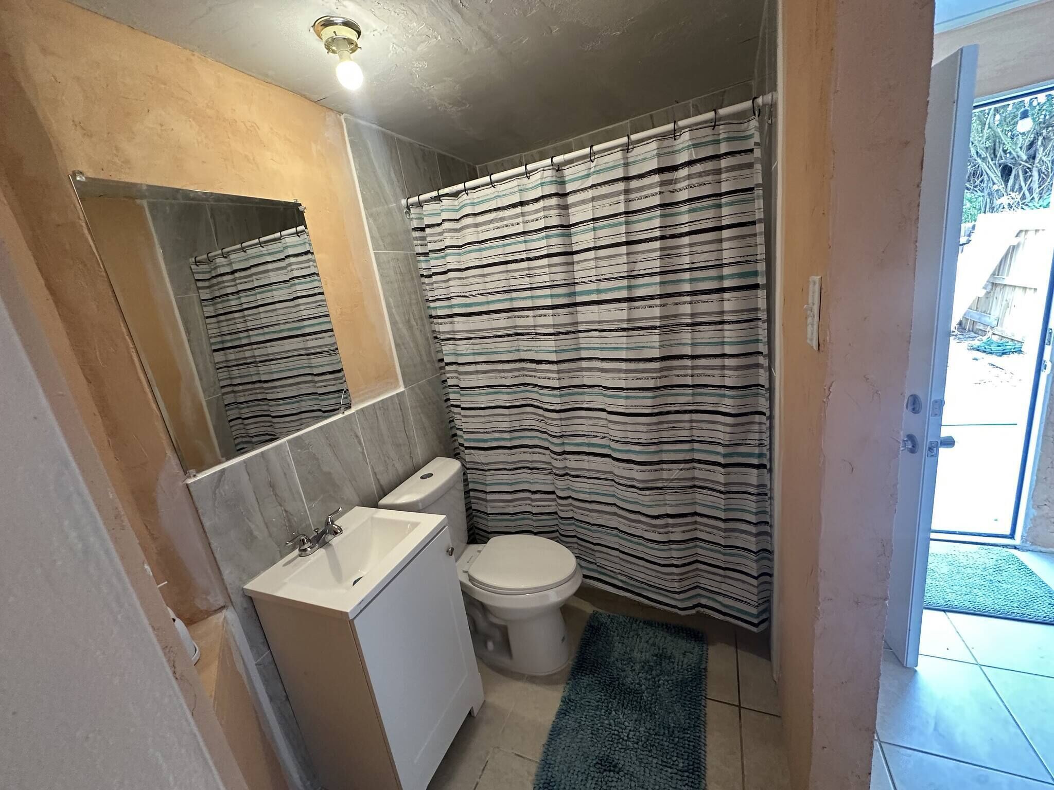 Room, 1 Bedroom | Bathroom