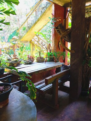 Outdoor dining - Charming unique 1-bedroom villa in serene Dickwella with WiFi (Dickwella)