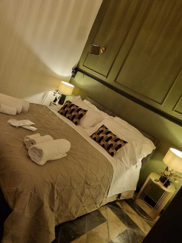 2 habitaciones, tabla de planchar con plancha, cuna de viaje y wifi 