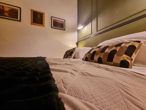 2 habitaciones, tabla de planchar con plancha, cuna de viaje y wifi 