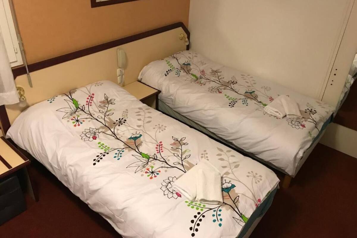 Classic Twin Room | Meja, kalis bunyi, Wi-fi percuma
