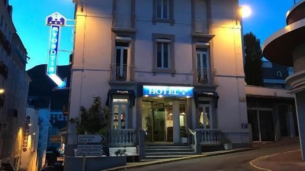 A hotel with a sign reading "HOTEL" and "MYOBOTIS" on the facade. - HOTEL MYOSOTIS (Lourdes)