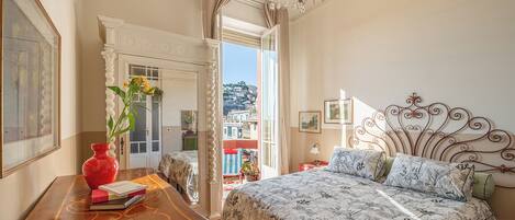 3 bedrooms, desk, iron/ironing board, travel cot