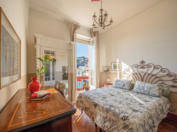 3 bedrooms, desk, iron/ironing board, travel cot - Un tuffo a Sanremo nell'Art Deco! (Sanremo)