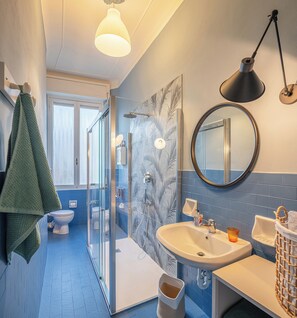 Shower, hair dryer, bidet, towels - Un tuffo a Sanremo nell'Art Deco! (Sanremo)