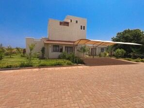Fachada da propriedade
