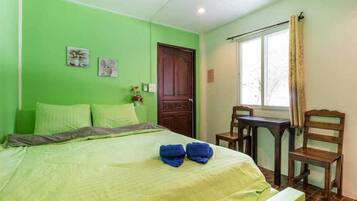 Quarto casal clássico, 1 cama Queen | Wi-Fi de cortesia, roupa de cama