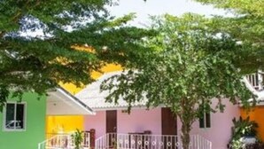 A colorful house with a small porch and a tree in front. - PRAKAI RESORT (Photharam)