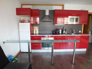 Fridge, microwave, oven, dishwasher - 6-Person Apartment, Beach, Roses (Roses)