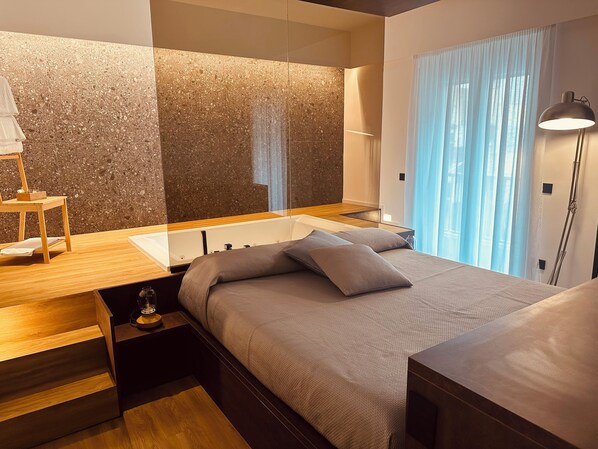 1 bedroom, in-room safe, desk, free WiFi