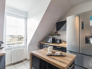 Kjøleskap, mikrobølgeovn og oppvaskmaskin