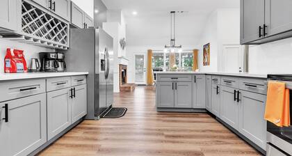 MONTHLY STAYS- Modern, Updated 5- Bedroom Brick Home