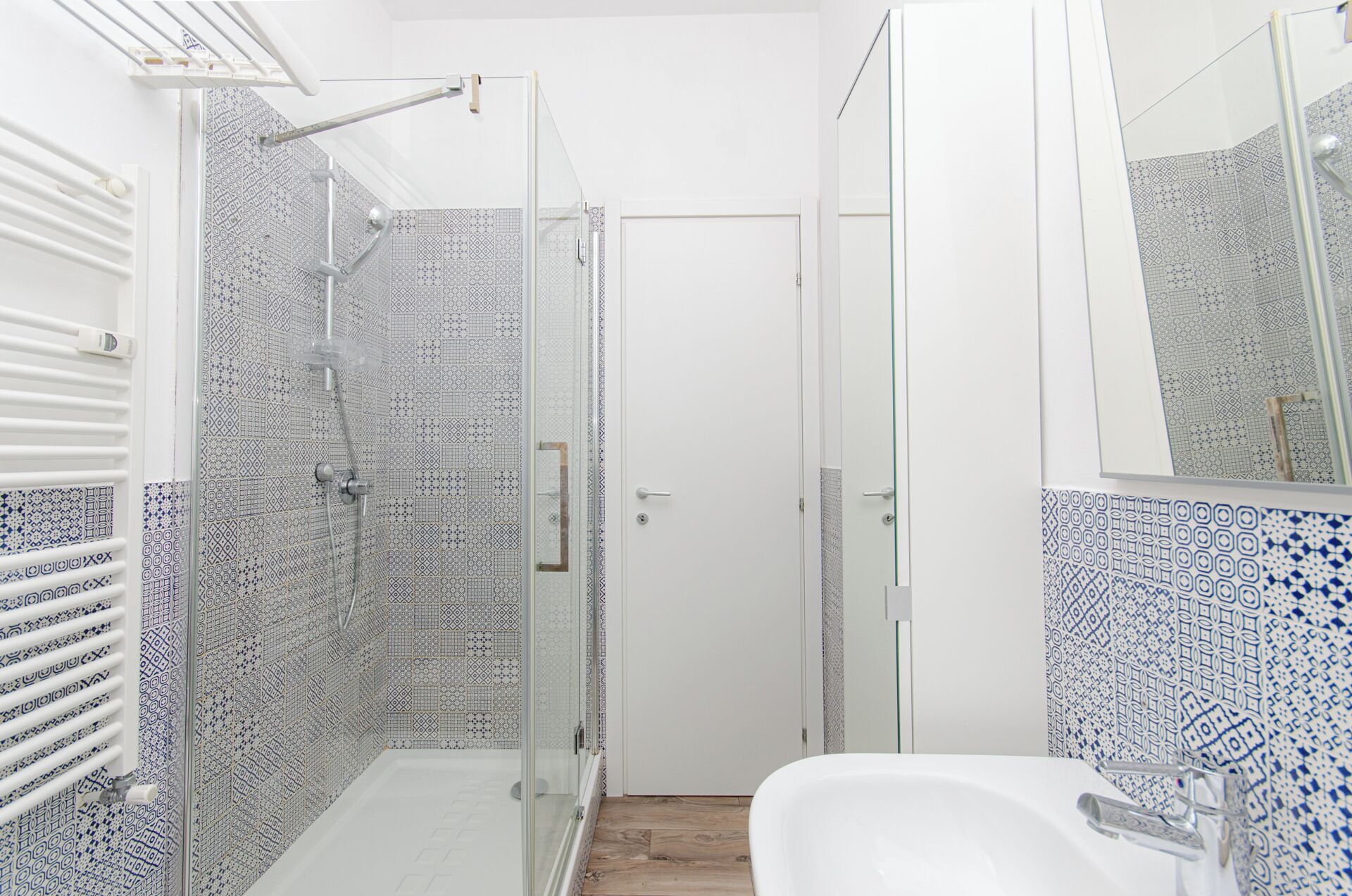 Leilighet | Bad | Toalettartikler (inkludert), hårføner, håndklær og såpe