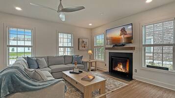 Télévision, cheminée