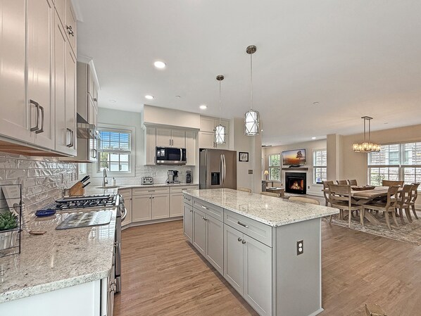 Microwave, stovetop, dishwasher, coffee/tea maker - Brand New House In-Town Lewes! (Lewes)