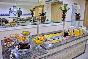 Free daily self-service breakfast  - Grande Hotel Paranavaí (Paranavaí)