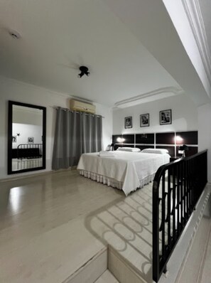 Deluxe Quadruple Room | Minibar, desk, laptop workspace, soundproofing - Grande Hotel Paranavaí (Paranavaí)