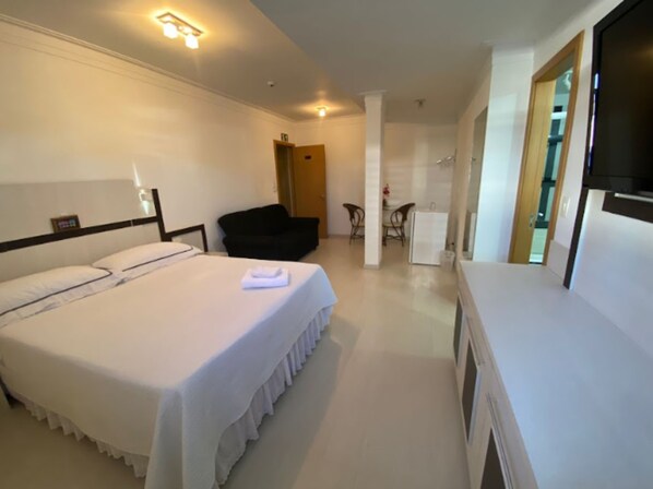 Habitación triple Deluxe | Minibar, escritorio, espacio para trabajar con laptop y insonorización 