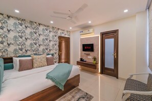 Apartment, 3 Bedrooms, Accessible, Smoking | Living room