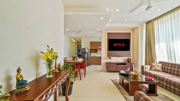 Apartment, 3 Bedrooms, Accessible, Smoking | Living room