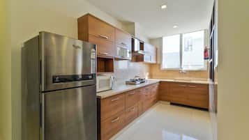 Apartment, 3 Bedrooms, Accessible, Smoking | Interior