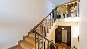 Apartment, 3 Bedrooms, Accessible, Smoking | Interior