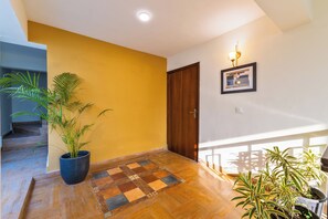 Apartamento, 3 habitaciones, accesible para personas con discapacidad, fumadores | Sala de estar | Libros