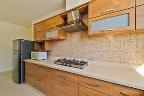 Apartment, 3 Bedrooms, Accessible, Smoking | Interior